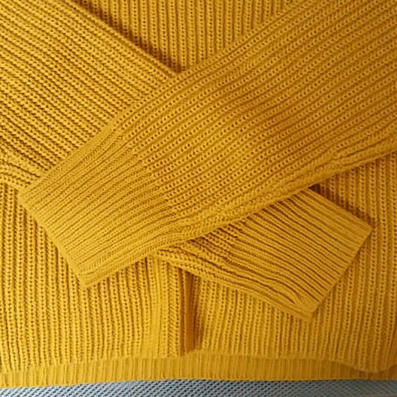 Round Neck Long Sleeves Sweater - Picture 7 of 7